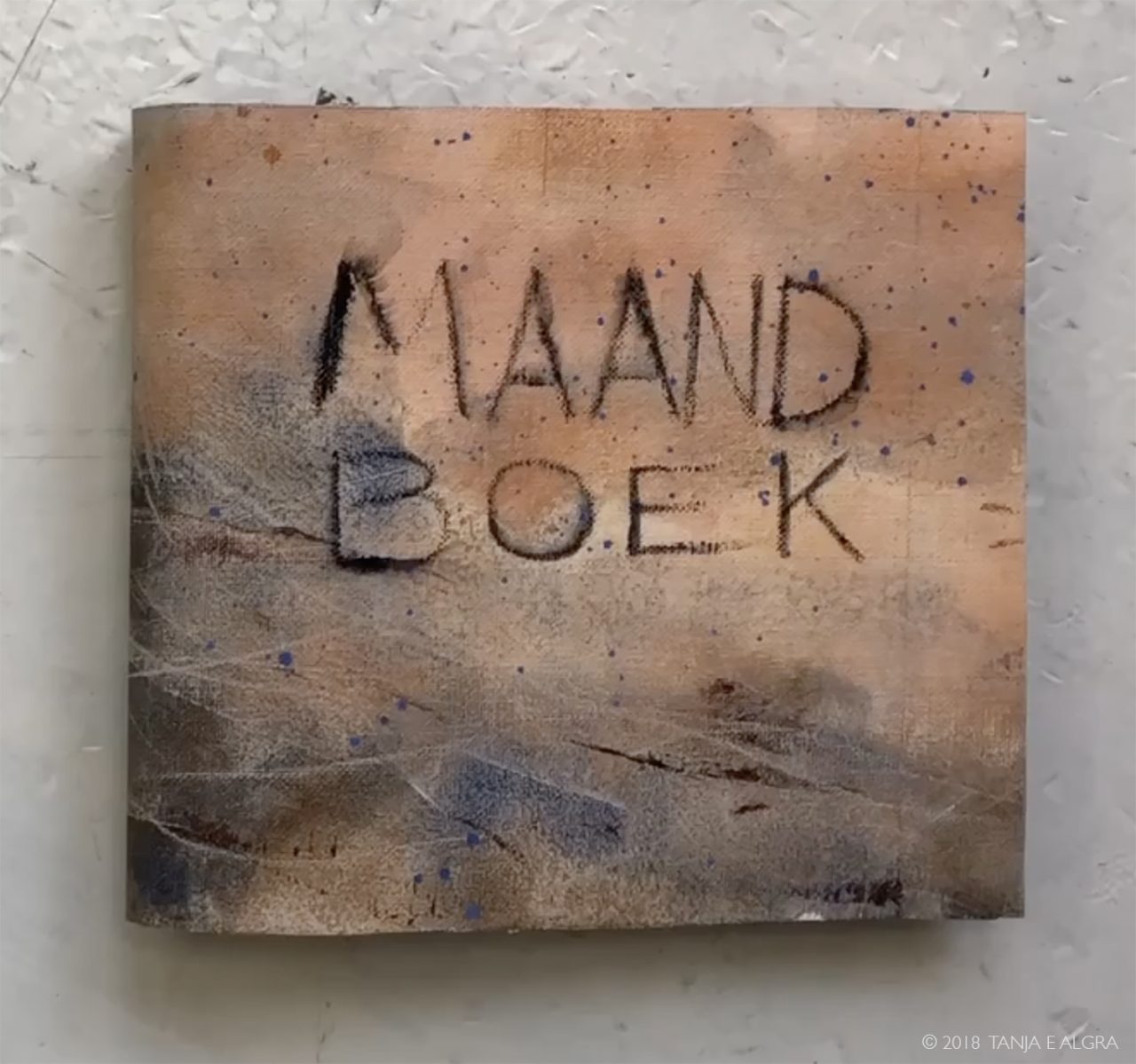 Maandboek - 30 pagina's - 27 x 23,5 cm -acryl en krijt op canvas
